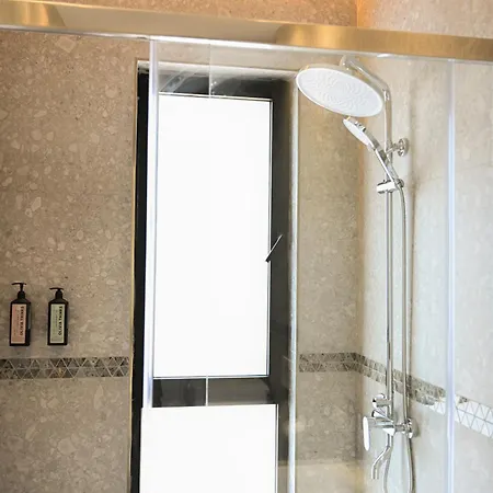 Priamor Collection * Tirana