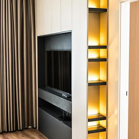Priamor Collection Tirana