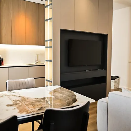 Priamor Collection * Tirana